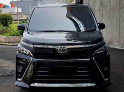 Toyota Voxy 2.0L AT 2018 Black On Black 2
