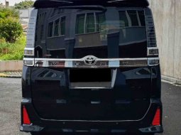 Toyota Voxy 2.0L AT 2018 Black On Black 5