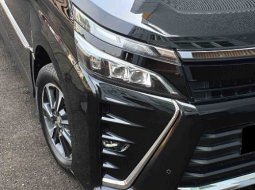 Toyota Voxy 2.0L AT 2018 Black On Black 4