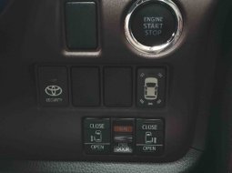 Toyota Voxy 2.0L AT 2018 Black On Black 9