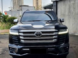 BRAND NEW Toyota Land Cruiser VX-R300 TSS Diesel AT 2023 Attitude Black Mica