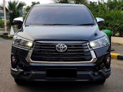 Toyota Kijang Innova 2.4 Venturer Facelift Diesel AT 2022 Hitam Metalik 2