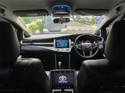 Toyota Kijang Innova 2.4 Venturer Facelift Diesel AT 2022 Hitam Metalik 19