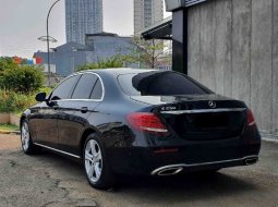 Mercedes Benz E250 Avantgarde (W213) Facelift AT 2017 Black On Brown 2