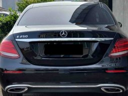 Mercedes Benz E250 Avantgarde (W213) Facelift AT 2017 Black On Brown 3