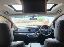 Honda Odyssey 2.4 E Prestige White Orchid Pearl Facelift Sunroof Like New Low Km  6