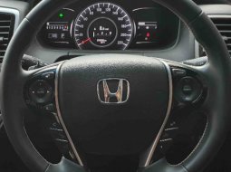 Honda Odyssey 2.4 E Prestige White Orchid Pearl Facelift Sunroof Like New Low Km  12