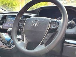 Honda Odyssey 2.4 E Prestige White Orchid Pearl Facelift Sunroof Like New Low Km  14