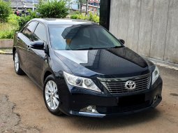 Toyota Camry V 2013 Hitam 2