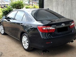 Toyota Camry V 2013 Hitam 6