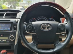 Toyota Camry V 2013 Hitam 8