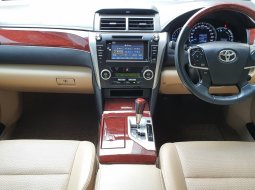 Toyota Camry V 2013 Hitam 9