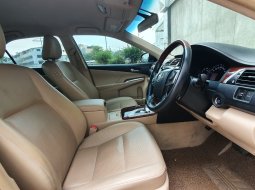 Toyota Camry V 2013 Hitam 10