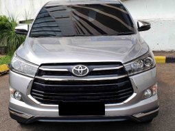 Toyota Kijang Innova Venturer 2.0 Bensin AT Silver 2019 1