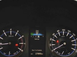 Toyota Kijang Innova Venturer 2.0 Bensin AT Silver 2019 5