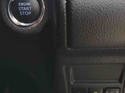 Toyota Kijang Innova Venturer 2.0 Bensin AT Silver 2019 6