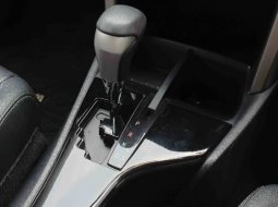 Toyota Kijang Innova Venturer 2.0 Bensin AT Silver 2019 7