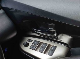 Toyota Kijang Innova Venturer 2.0 Bensin AT Silver 2019 9