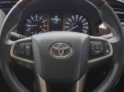 Toyota Kijang Innova Venturer 2.0 Bensin AT Silver 2019 12