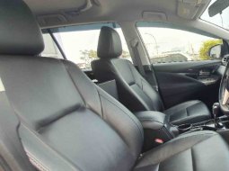 Toyota Kijang Innova Venturer 2.0 Bensin AT Silver 2019 15