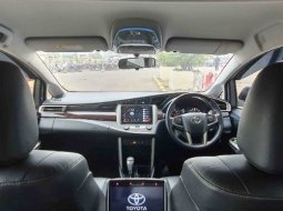 Toyota Kijang Innova Venturer 2.0 Bensin AT Silver 2019 19