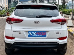 Hyundai Tucson 2.0 CRDi XG AT Diesel Sunroof Panoramic Putih NIK 2017 7