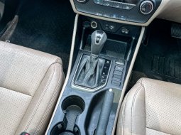Hyundai Tucson 2.0 CRDi XG AT Diesel Sunroof Panoramic Putih NIK 2017 19
