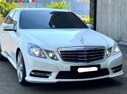 Mercedes-Benz E-Class E 300 2013 putih avantgarde 31rban mls cash kredit proses bisa dibantu