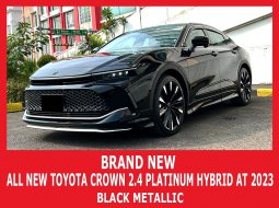 Toyota Crown Crossover 2.4 RS Hybrid AT 2023 Hitam Metalik - BRAND NEW