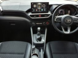 Km5rb Toyota Raize 1.0T GR Sport CVT (Two Tone) 2021 putih cash kredit proses bisa dibantu 6