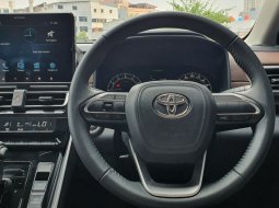 Km6rb Toyota Kijang Innova zenix V 2023 matic hitam bensin pajak panjang cash kredit bisa dibantu 9