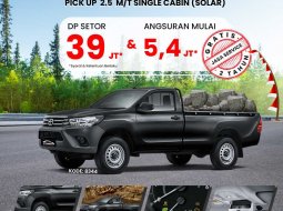 TOYOTA HILUX (ATTITUDE BLACK) TYPE PICK UP SINGLE CABIN 2.4 M/T (2017)