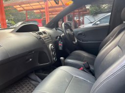 Toyota Yaris S Limited 2012 4