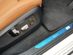 3ribuan mls BMW X7 xDrive40i 2021 putih cash kredit proses bisa dibantu warranty active 14