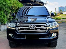 (Low KM 1.9rb) Toyota Land Cruiser VX200 VXR Look MBS Dubai VIP Diesel AT 2021 Pakai 2022