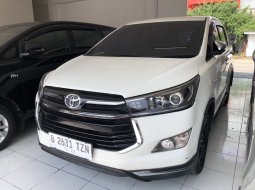 Toyota Ventury Putih 3