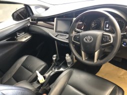 Toyota Ventury Putih 4