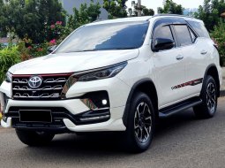 Toyota Fortuner 2.4 TRD AT 2021 putih dp87jt km28ribuan facelift diesel cash kredit proses bisa 3