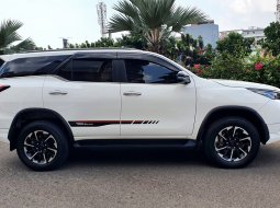 Toyota Fortuner 2.4 TRD AT 2021 putih dp87jt km28ribuan facelift diesel cash kredit proses bisa 10