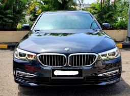 BMW 5 Series 530i 2017 hitam km 16rban dp100jt cash kredit proses bisa dibantu