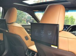 Lexus ES 300h Ultra Luxury 2019 putih km20rban cash kredit proses bisa dibantu 13