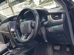 Toyota Fortuner 2.4 VRZ AT 2021 4
