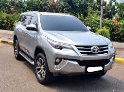 Km30rb Toyota Fortuner 2.4 VRZ AT 2019 silver diesel dp65 jt pajak panjang 1 tahun