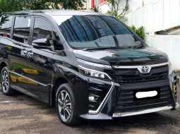 Toyota Voxy 2.0 A/T 2019 hitam sunroof km33rb dp 73jtan cash kredit proses bisa dibantu