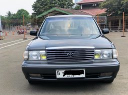 Toyota Crown Super Saloon 1992 Abu-abu
