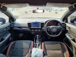 Honda City Hatchback New  City RS Hatchback CVT 2022 Putih Pajak Panjang 6