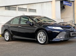 Toyota Camry 2.5 Hybrid 2019 dp 19jt km 20rb usd 2020 bs tkr tambah