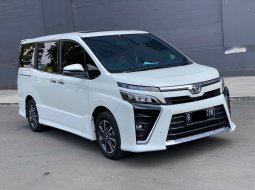 Toyota Voxy 2.0 A/T 2018 TERMURAH SIAP PAKAI 1