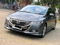 Honda Odyssey 2.4 2012 Abu-abu 1