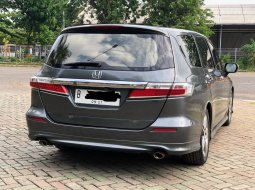 Honda Odyssey 2.4 2012 Abu-abu 5